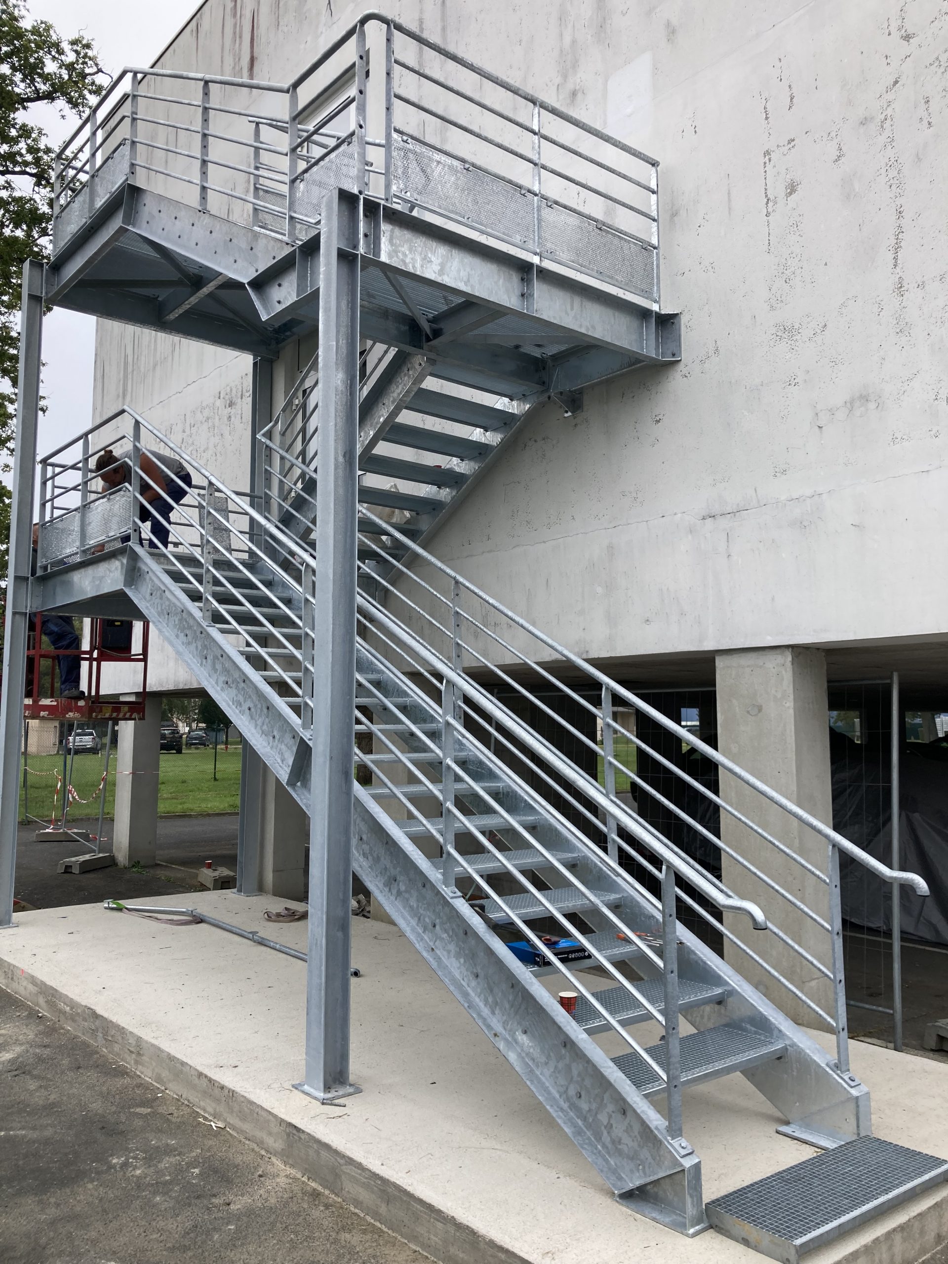 ESCALIER MÉTALLIQUE(4)